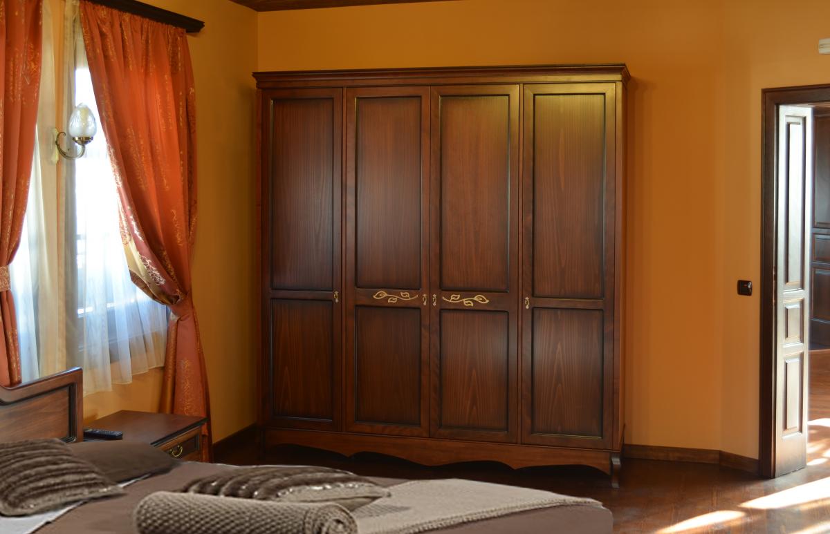 Класически гардероб с инкрустации Classic wardrobe