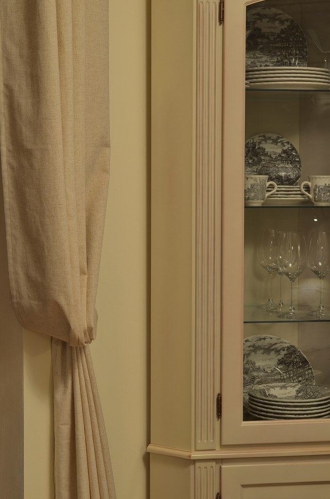 винтидж класическа бяла витрина декорации vintage classic white showcase decorations